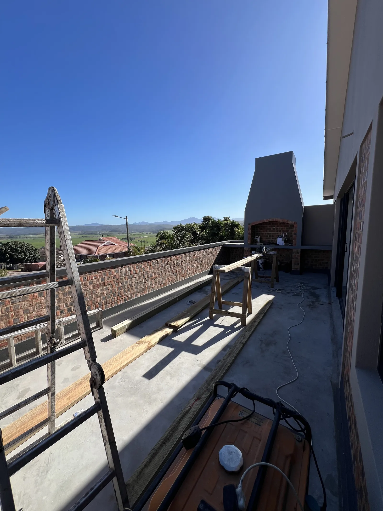 Balcony braai and chimney up, with views over the valley